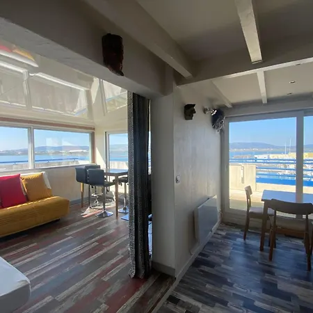 Floor Escape בית נופש