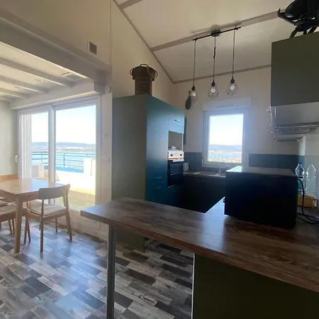 Floor Escape בית נופש